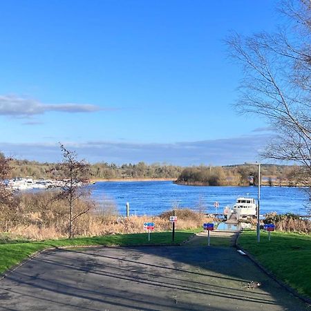 Apartmán Riverside Raheelan Exteriér fotografie
